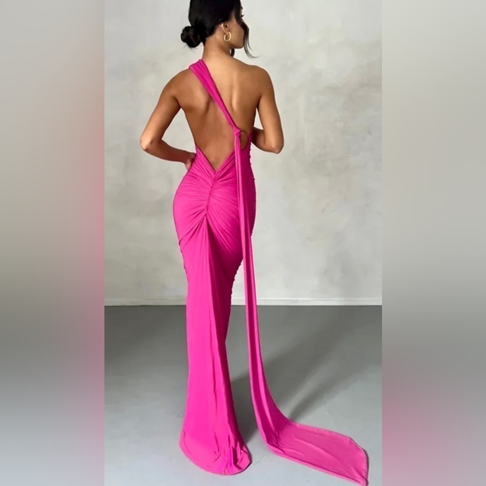 The Unforgettable Pink Elegant Plunging Backline Backless Evening Cocktail Gown - Picture 6 of 15